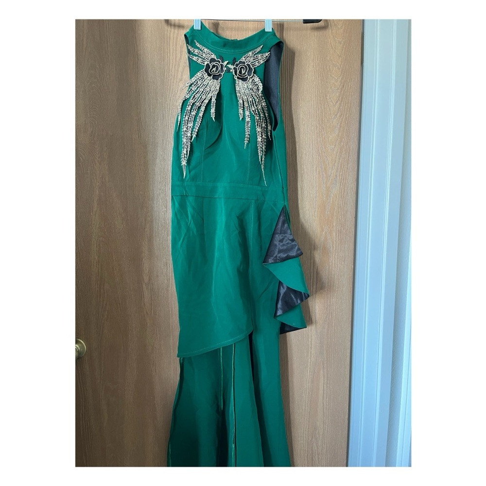 Elegant Green Dress with Beaded Detail